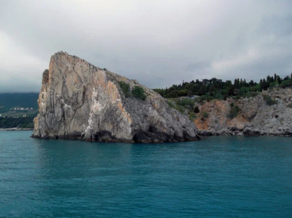 Шаляпинская скала